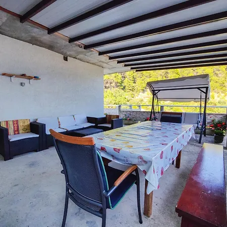 Robinson Dionis Tatil Evi